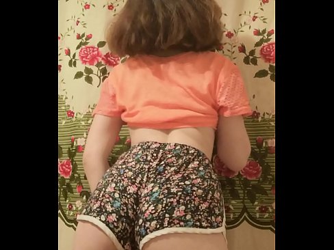 ❤️ Dhallaan yar oo sexy ah oo iska siibaysa surwaalka gaaban ee kamarada ❤️ Muqaal dabada %so.tusar.top ☑